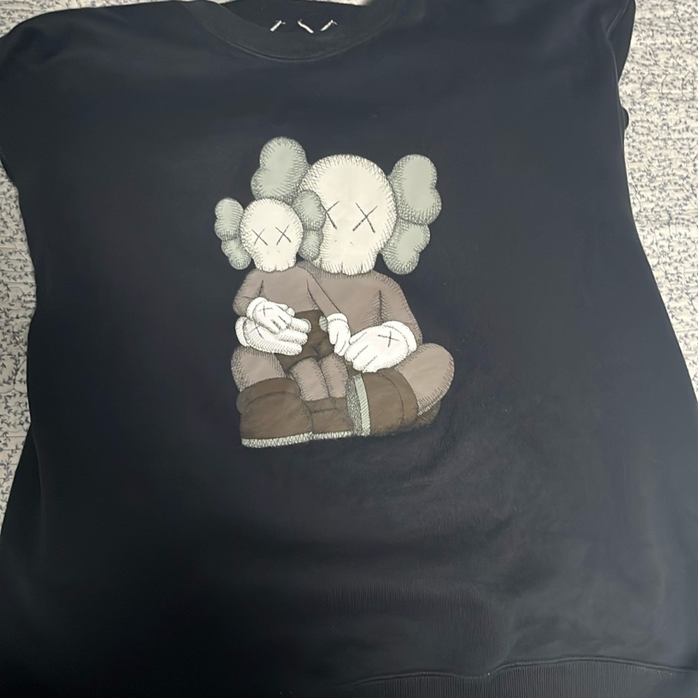 Kaws X uniqlo sweater